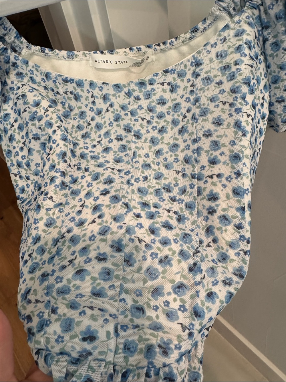 Altar'd State Blue Floral Puff-Sleeve Crop Top - Picture 4 of 4